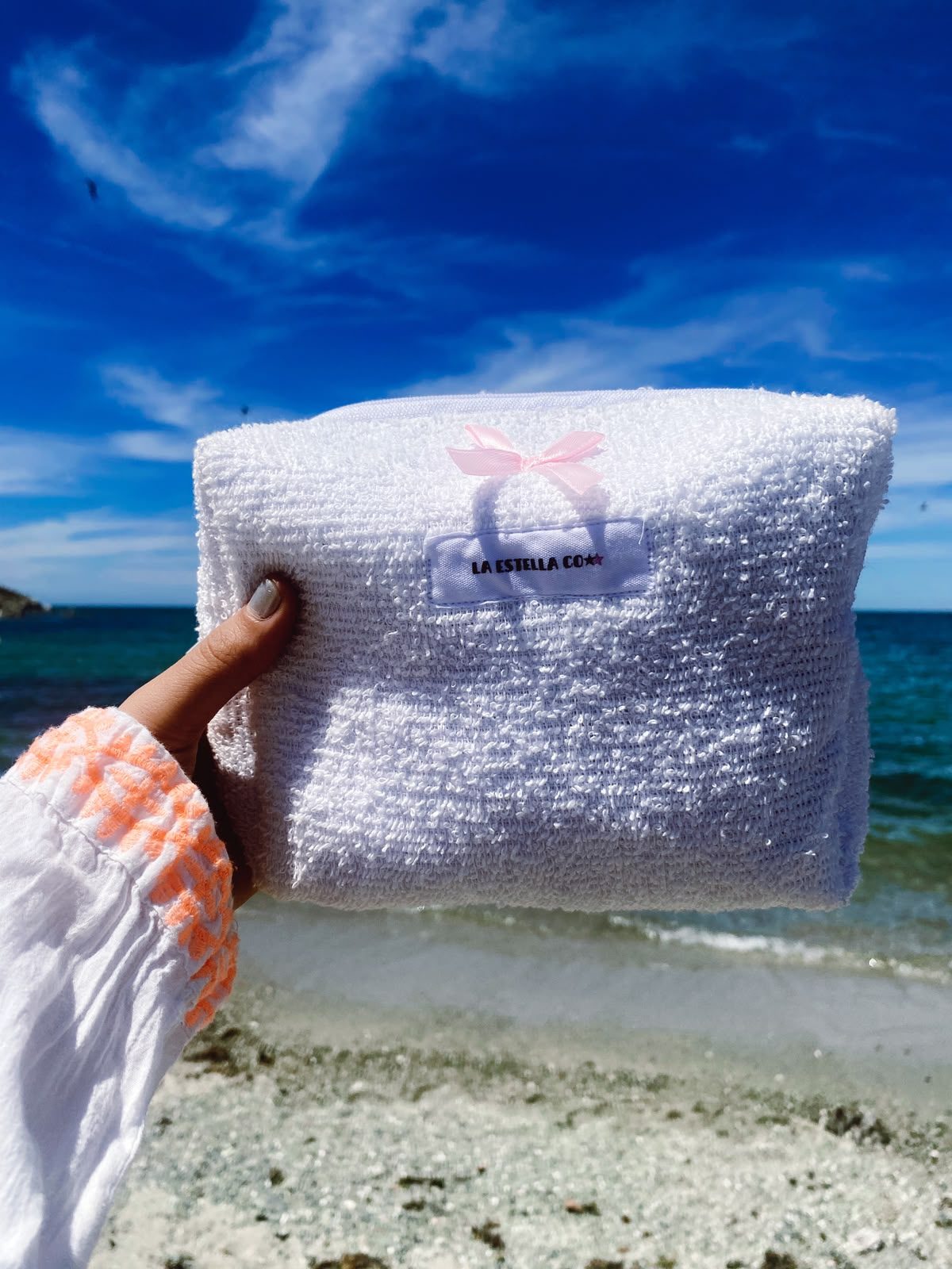 Poolside Towlette — bolso tipo neceser acolchado de La Estella Co